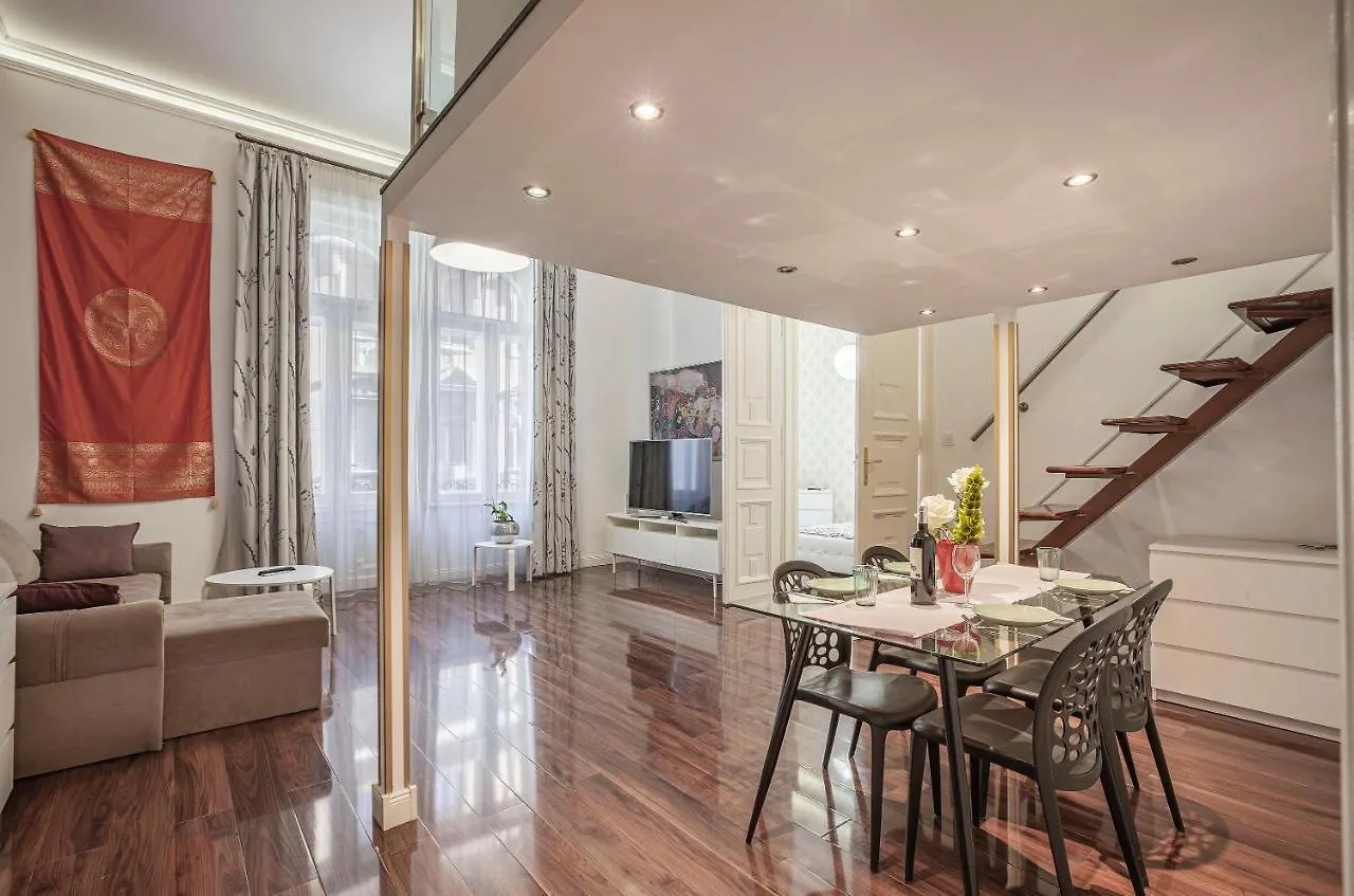 Luxury Art Deco Flat / Big Balcony Daire Budapeşte Macaristan