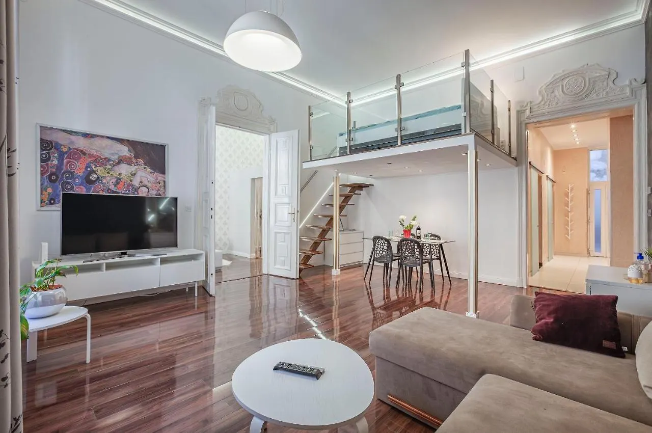 Luxury Art Deco Flat / Big Balcony Daire Budapeşte