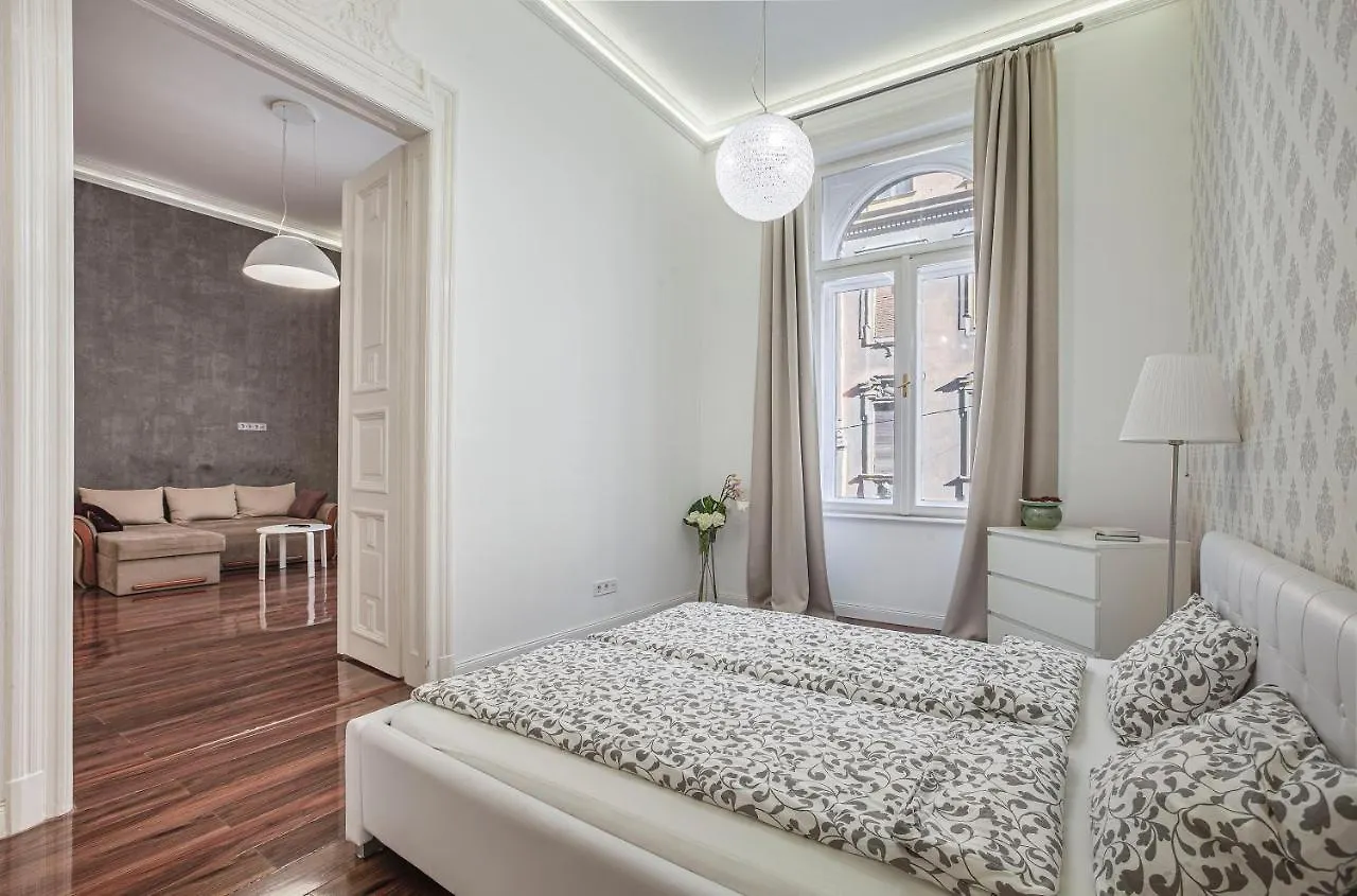 Luxury Art Deco Flat / Big Balcony Daire Budapeşte
