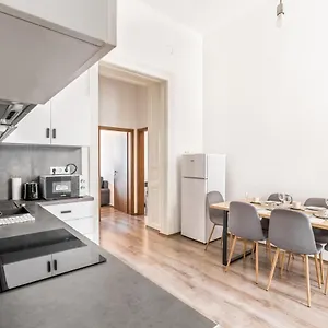 Apartment Lovely Urban Retreat -, Budapest